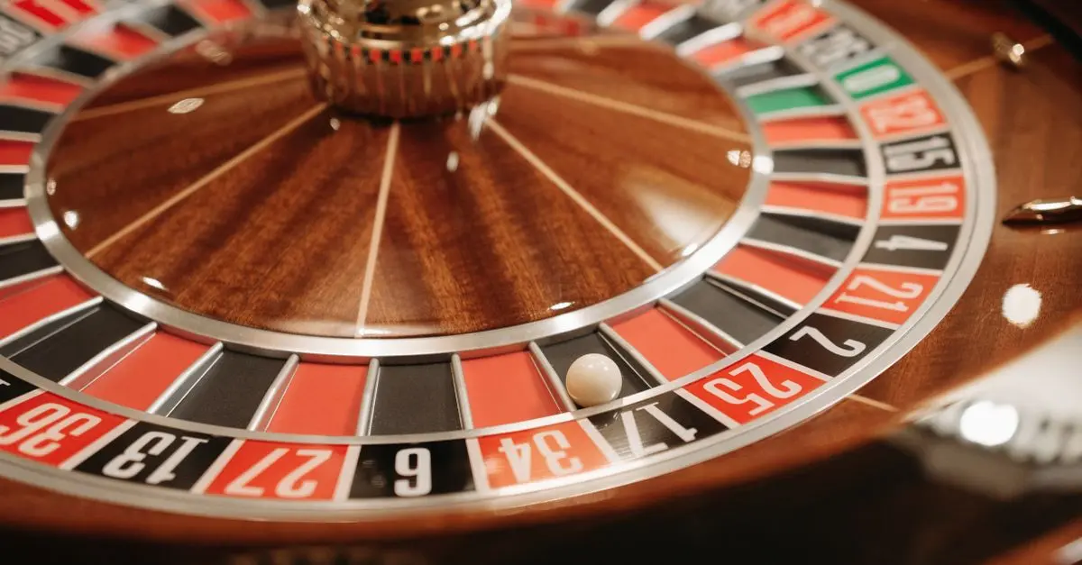 Online Roulette Kessel und Setztisch